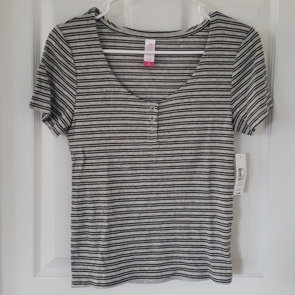 NWT No Boundaries Ribbed Tee Shirt